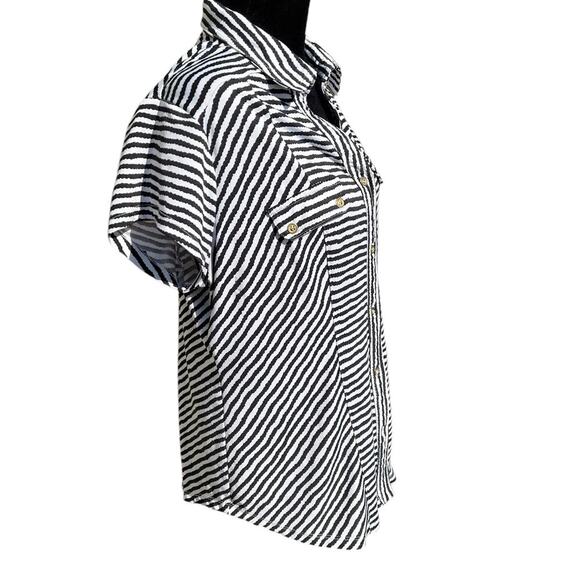 ROZ & ALI women’s size L short sleeve button-down top - Picture 4 of 10